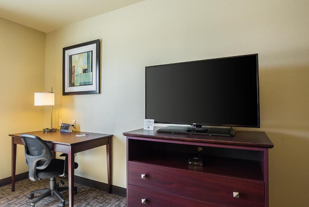 King Room - Non-Smoking interior